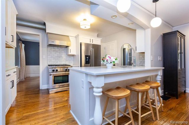 20964 Thorofare Road, Grosse Ile, MI 48138