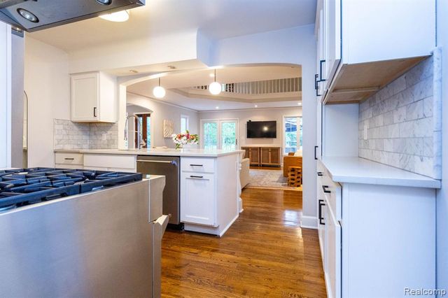 20964 Thorofare Road, Grosse Ile, MI 48138