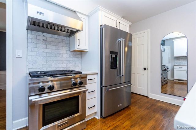 20964 Thorofare Road, Grosse Ile, MI 48138
