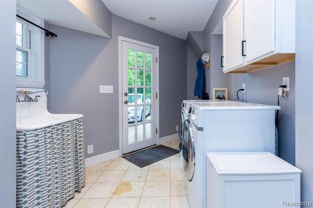 20964 Thorofare Road, Grosse Ile, MI 48138