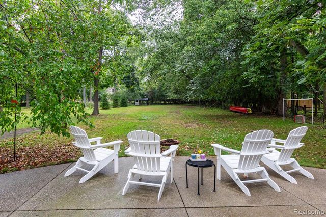 20964 Thorofare Road, Grosse Ile, MI 48138