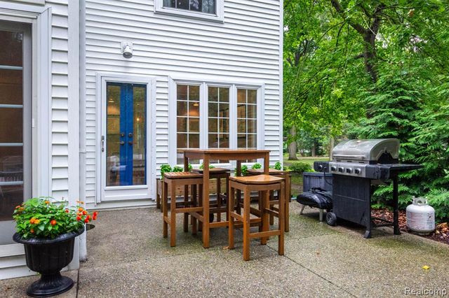 20964 Thorofare Road, Grosse Ile, MI 48138