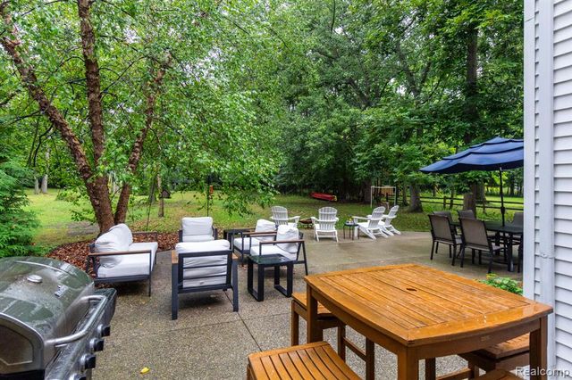 20964 Thorofare Road, Grosse Ile, MI 48138