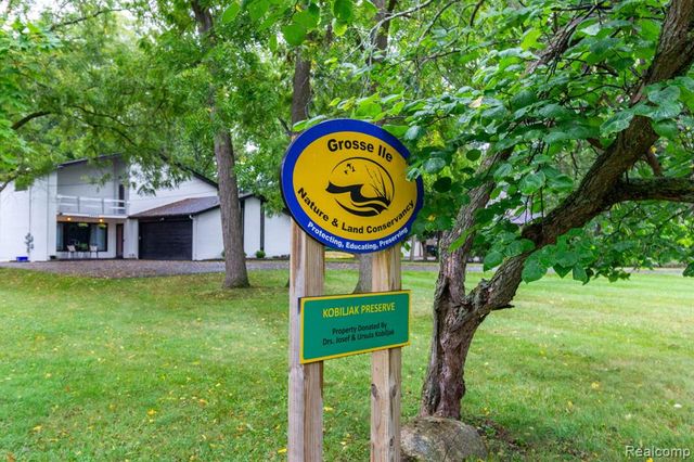 20964 Thorofare Road, Grosse Ile, MI 48138