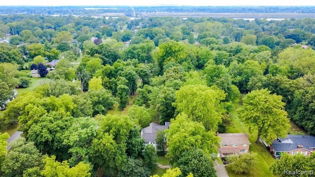 20964 Thorofare Road, Grosse Ile, MI 48138