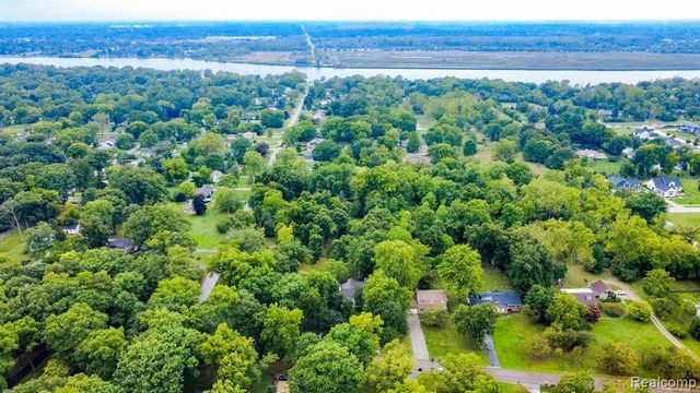 20964 Thorofare Road, Grosse Ile, MI 48138