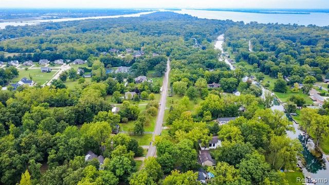 20964 Thorofare Road, Grosse Ile, MI 48138