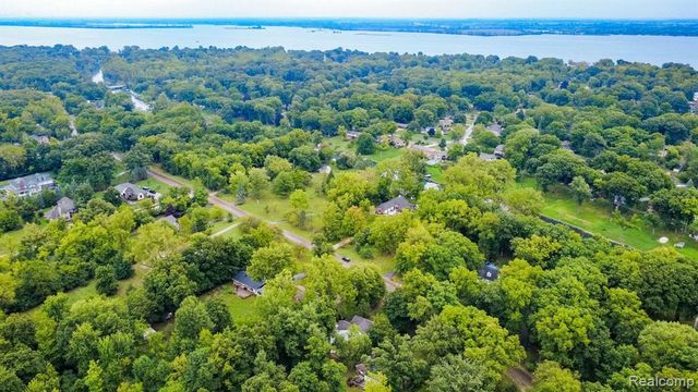 20964 Thorofare Road, Grosse Ile, MI 48138