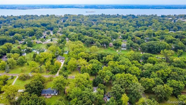 20964 Thorofare Road, Grosse Ile, MI 48138