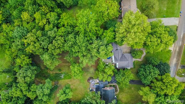 20964 Thorofare Road, Grosse Ile, MI 48138