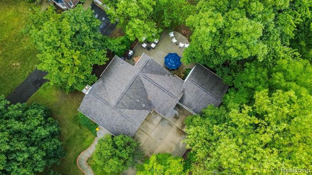 20964 Thorofare Road, Grosse Ile, MI 48138