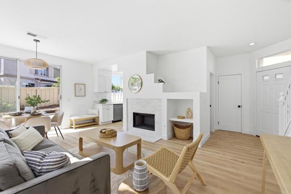 8727 Westmore Road 24, San Diego, CA 92126