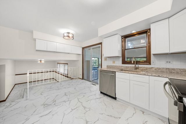 17731 LARKSPUR Lane, Homewood, IL 60430