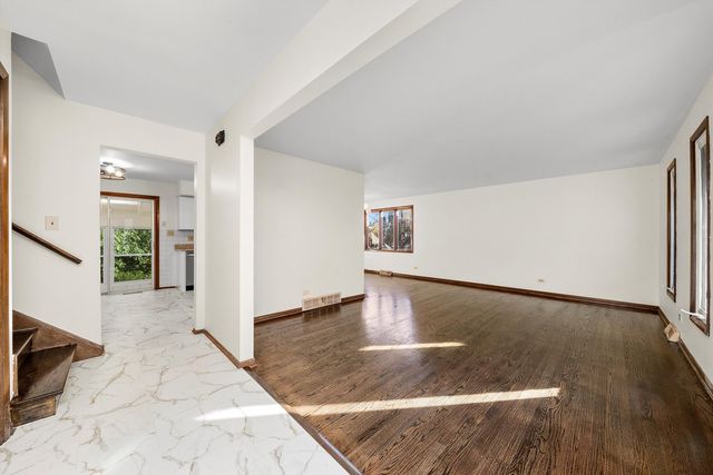 17731 LARKSPUR Lane, Homewood, IL 60430