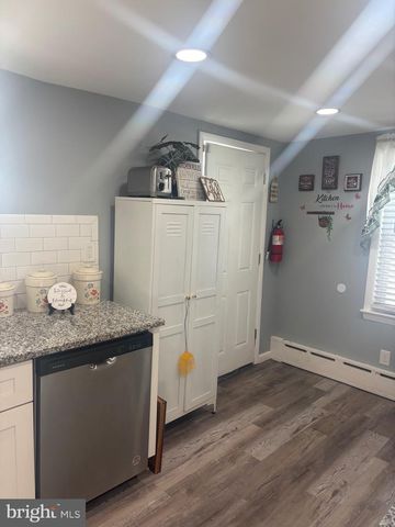 98 RAILROAD AVE, Penns Grove, NJ 08069