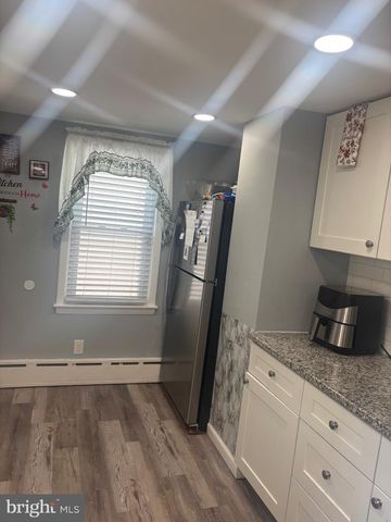 98 RAILROAD AVE, Penns Grove, NJ 08069