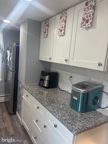 98 RAILROAD AVE, Penns Grove, NJ 08069