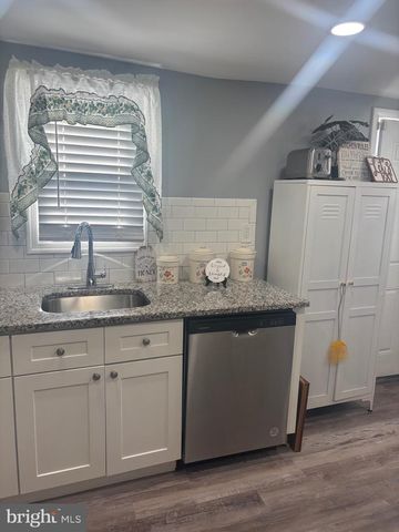 98 RAILROAD AVE, Penns Grove, NJ 08069