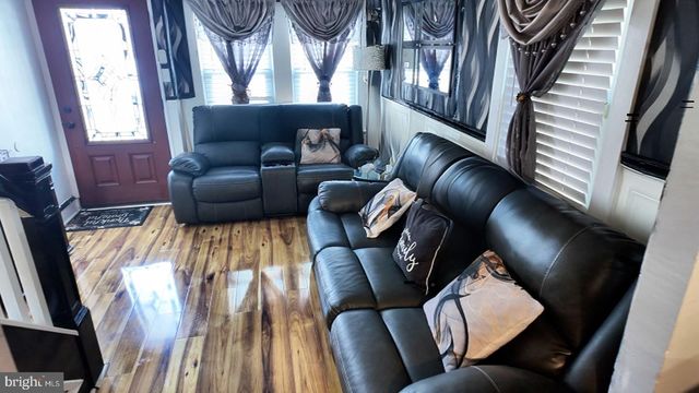 98 RAILROAD AVE, Penns Grove, NJ 08069