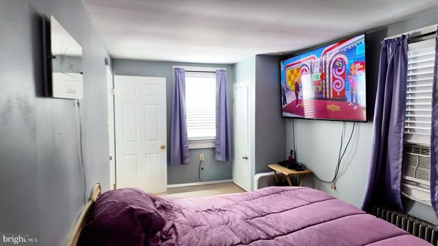 98 RAILROAD AVE, Penns Grove, NJ 08069