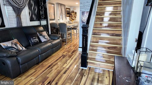 98 RAILROAD AVE, Penns Grove, NJ 08069