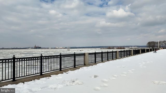 98 RAILROAD AVE, Penns Grove, NJ 08069