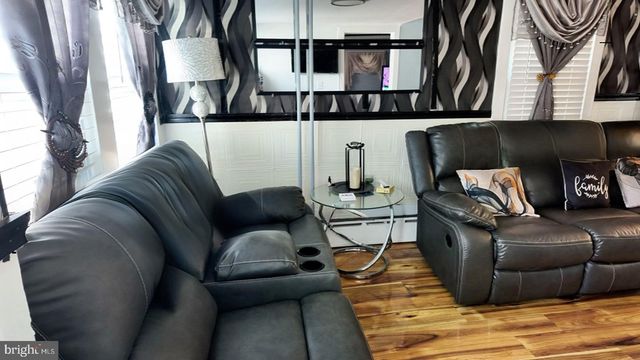 98 RAILROAD AVE, Penns Grove, NJ 08069