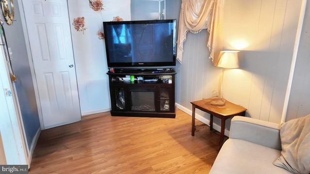 98 RAILROAD AVE, Penns Grove, NJ 08069