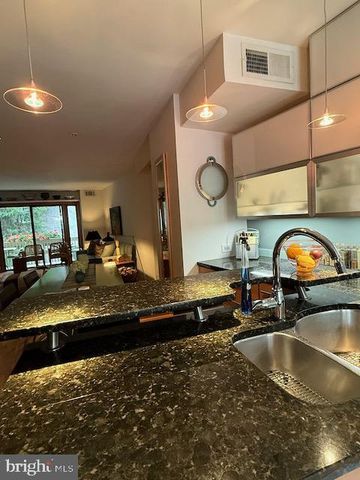 642 FITZWATER ST, Philadelphia, PA 19147