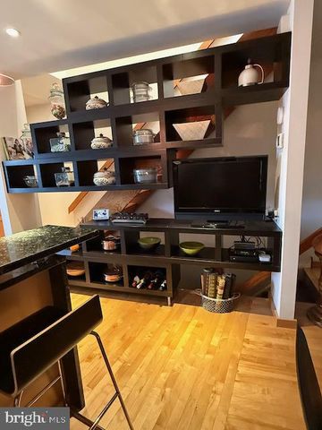 642 FITZWATER ST, Philadelphia, PA 19147