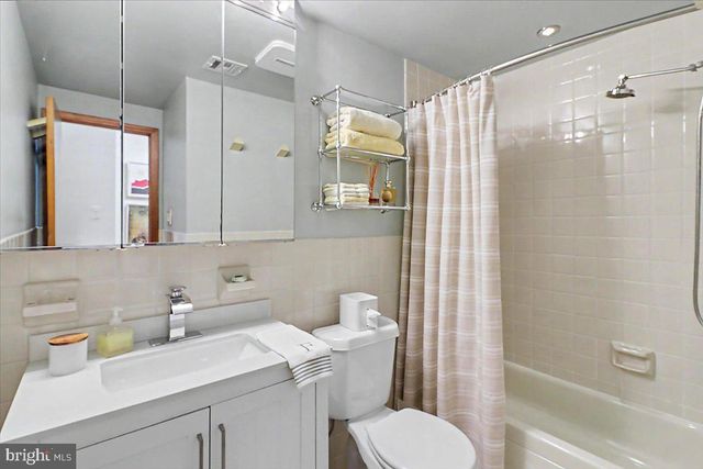 642 FITZWATER ST, Philadelphia, PA 19147