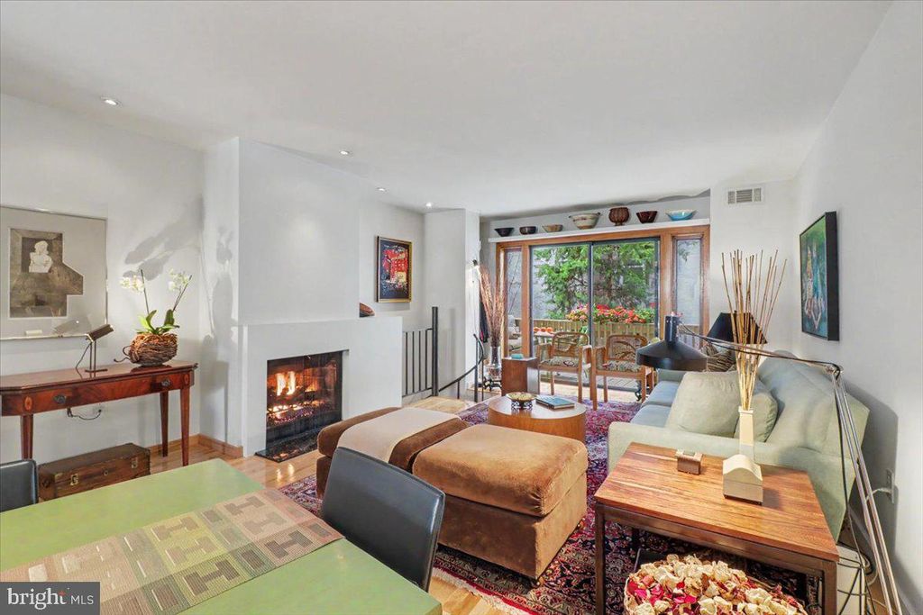 642 FITZWATER ST, Philadelphia, PA 19147 — photo 4