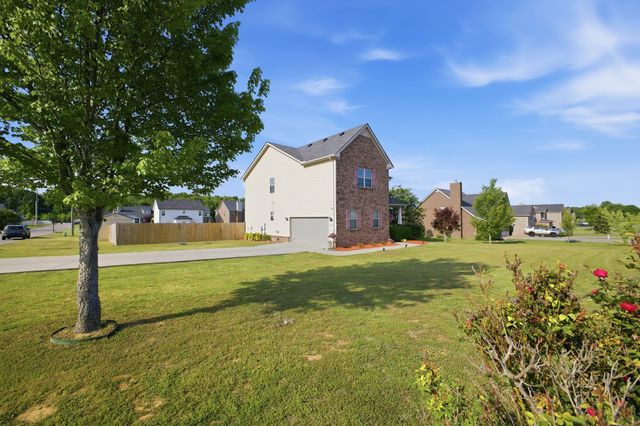 1026 Pinnacle Hills Dr, Murfreesboro, TN 37128