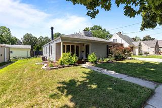 1107 N GILLETT STREET, Appleton, WI 54914