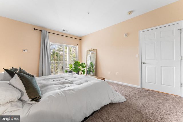 234 BREEDERS CUP DR, Cherry Hill, NJ 08002