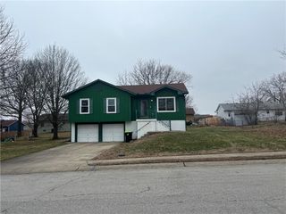 606 Younger Drive, Harrisonville, MO 64701