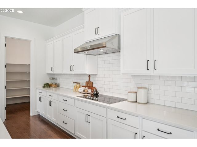 2751 DAHLIA Dr, West Linn, OR 97068