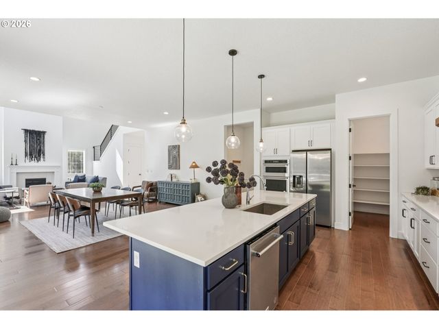 2751 DAHLIA Dr, West Linn, OR 97068