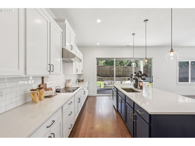 2751 DAHLIA Dr, West Linn, OR 97068