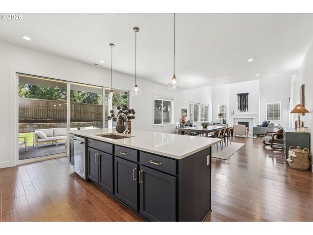 2751 DAHLIA Dr, West Linn, OR 97068