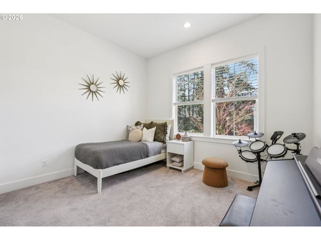 2751 DAHLIA Dr, West Linn, OR 97068