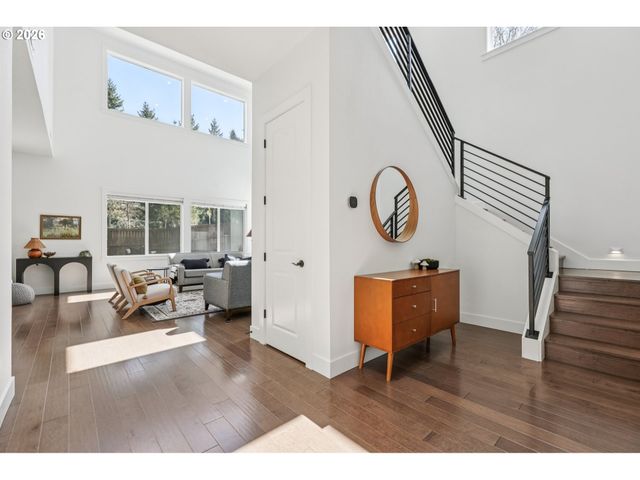 2751 DAHLIA Dr, West Linn, OR 97068