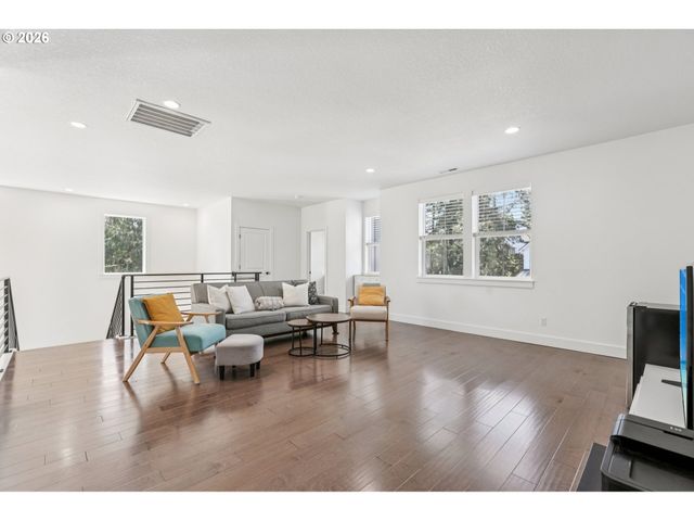 2751 DAHLIA Dr, West Linn, OR 97068