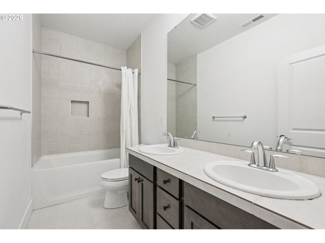 2751 DAHLIA Dr, West Linn, OR 97068