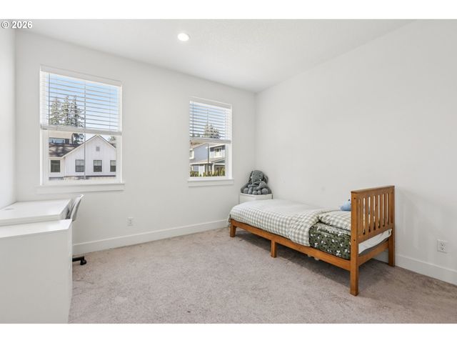 2751 DAHLIA Dr, West Linn, OR 97068