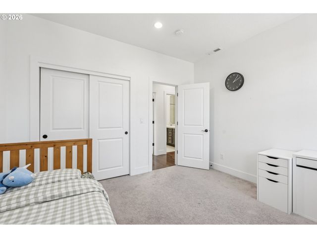 2751 DAHLIA Dr, West Linn, OR 97068