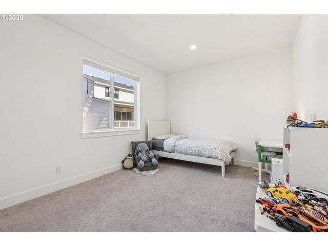 2751 DAHLIA Dr, West Linn, OR 97068