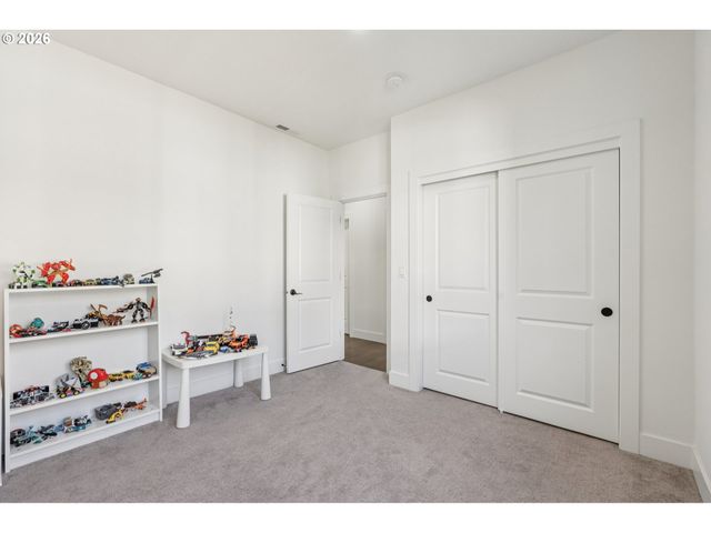 2751 DAHLIA Dr, West Linn, OR 97068