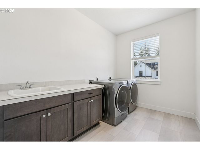 2751 DAHLIA Dr, West Linn, OR 97068