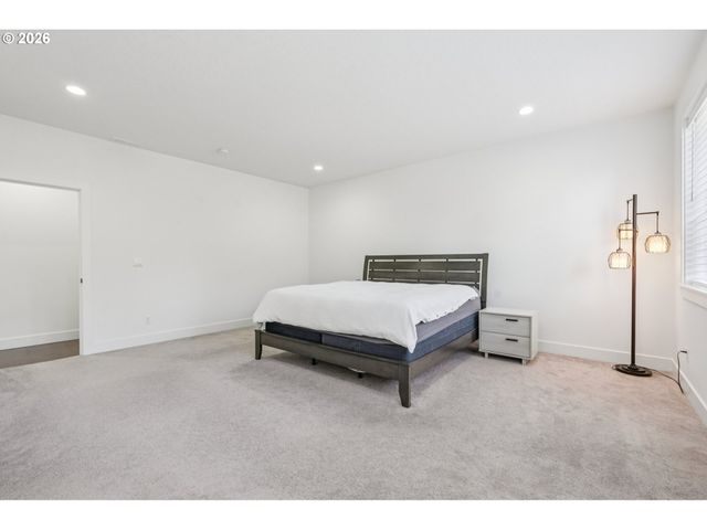 2751 DAHLIA Dr, West Linn, OR 97068